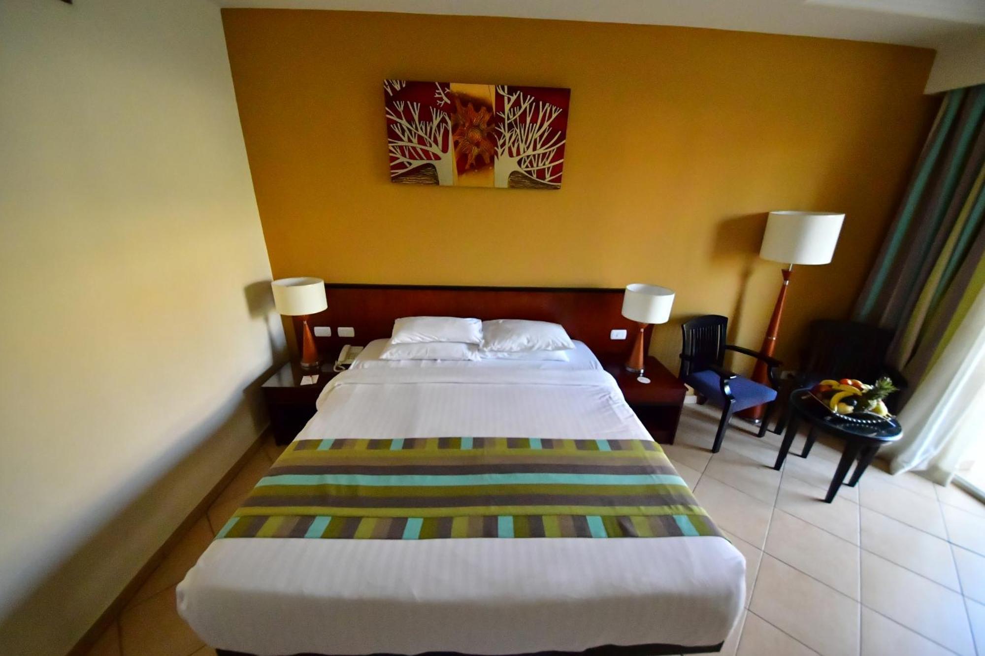 Xperience Kiroseiz Aquapark Premier-Naama Bay Hotel Sarm es-Sejk Kültér fotó A bedroom at the hotel