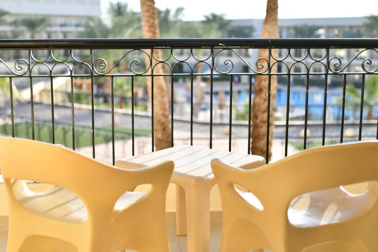 Xperience Kiroseiz Aquapark Premier-Naama Bay Hotel Sarm es-Sejk Kültér fotó A balcony