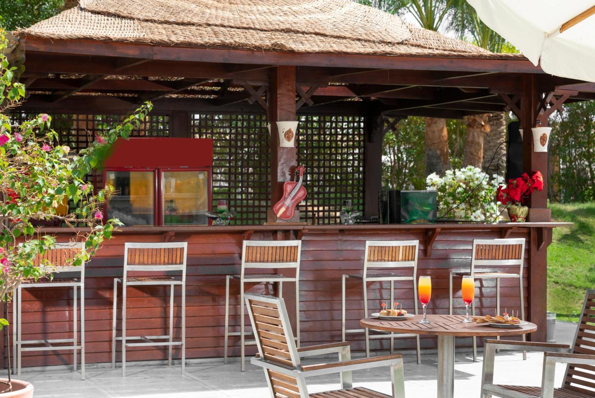 Xperience Kiroseiz Aquapark Premier-Naama Bay Hotel Sarm es-Sejk Kültér fotó The Pool Bar