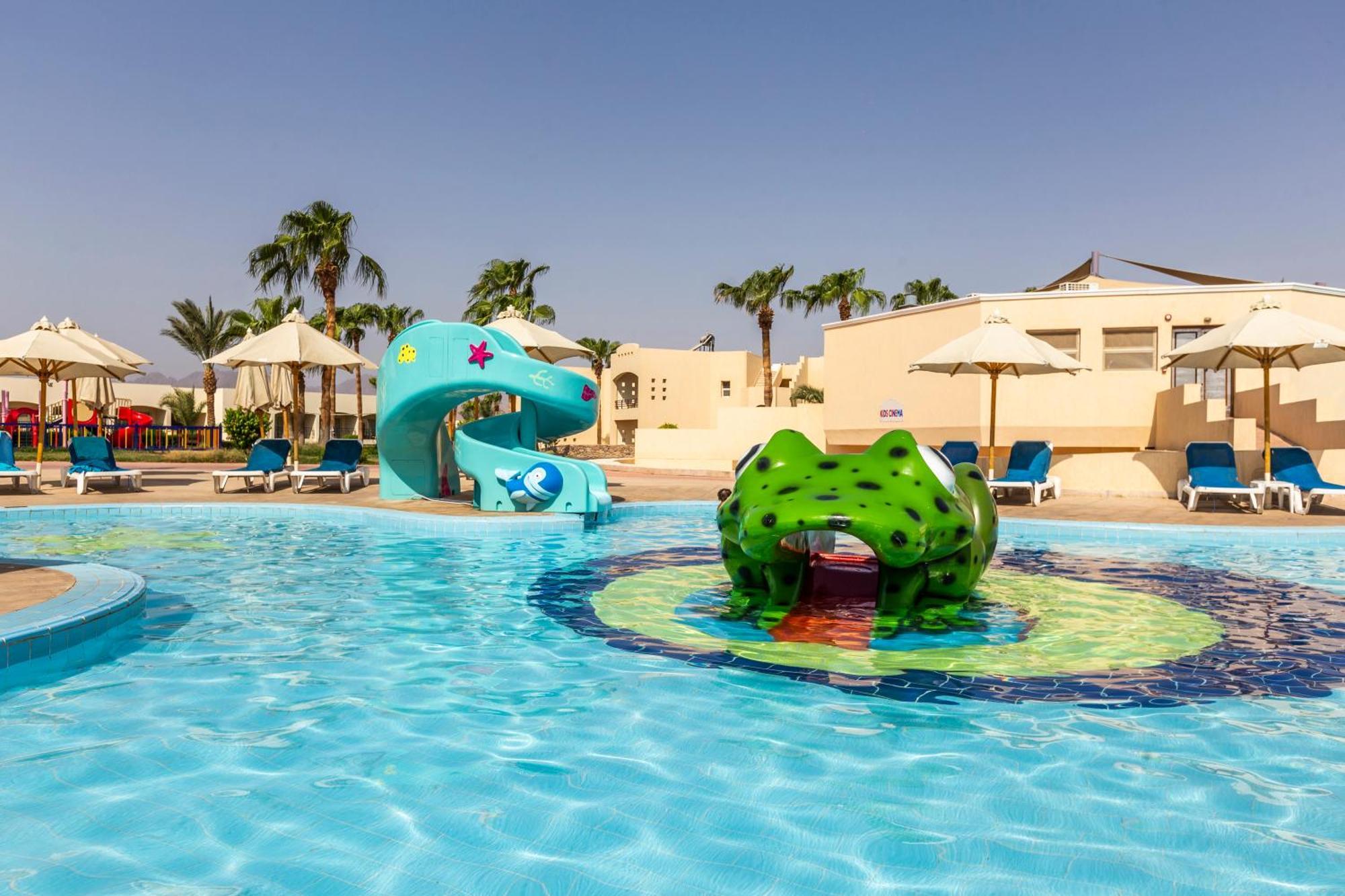 Xperience Kiroseiz Aquapark Premier-Naama Bay Hotel Sarm es-Sejk Kültér fotó The swimming pool at the Dead Sea Spa Resort